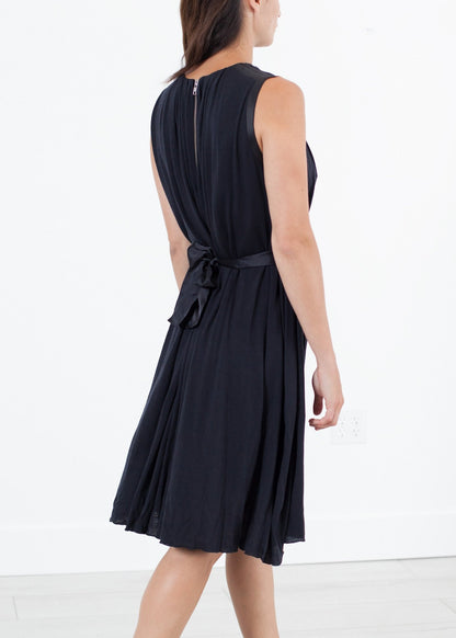 Sleeveless Pleated Dress in Navy (6707103236190)