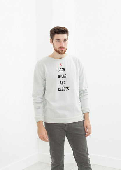 Vintage Sweatshirt in Light Grey (6707096518750)