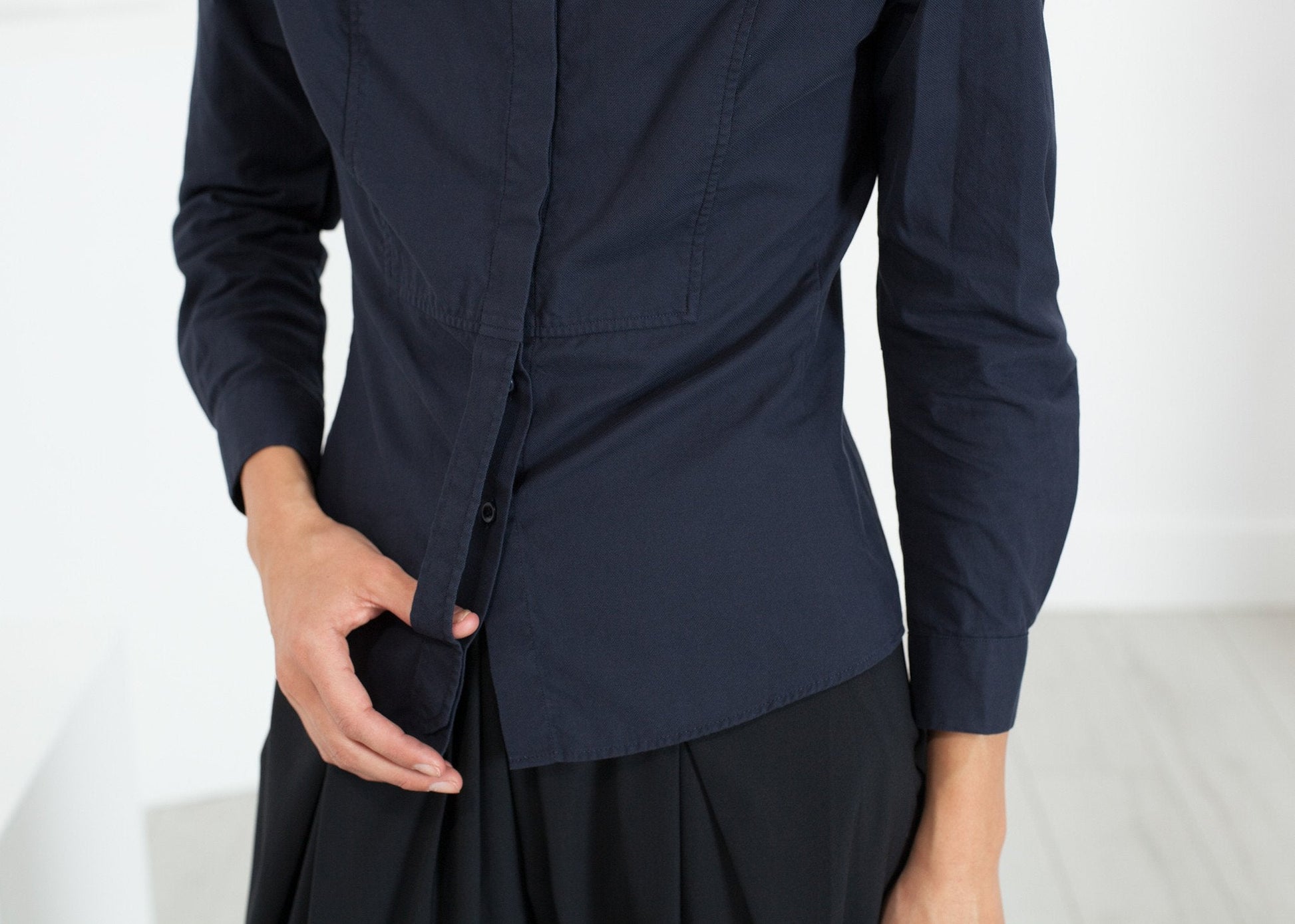 Wrinkled Tux Shirt in Navy (6707096846430)