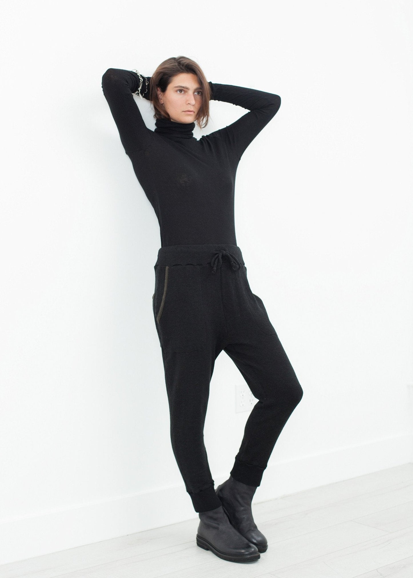 Highsoft Cropped Sweat in Black (6707099402334)