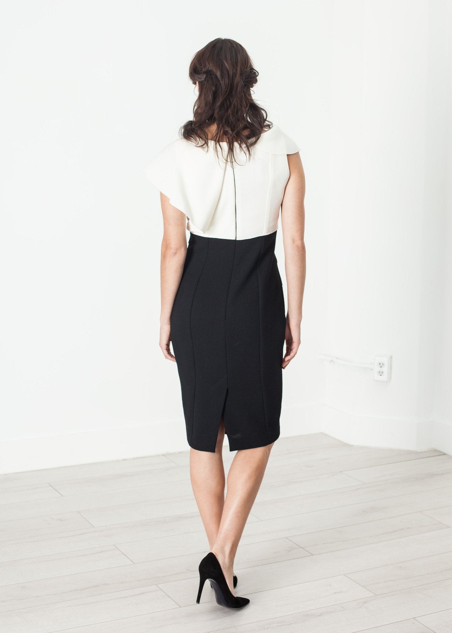 Asymmetric Dress in Cream/Black (6707106676830)