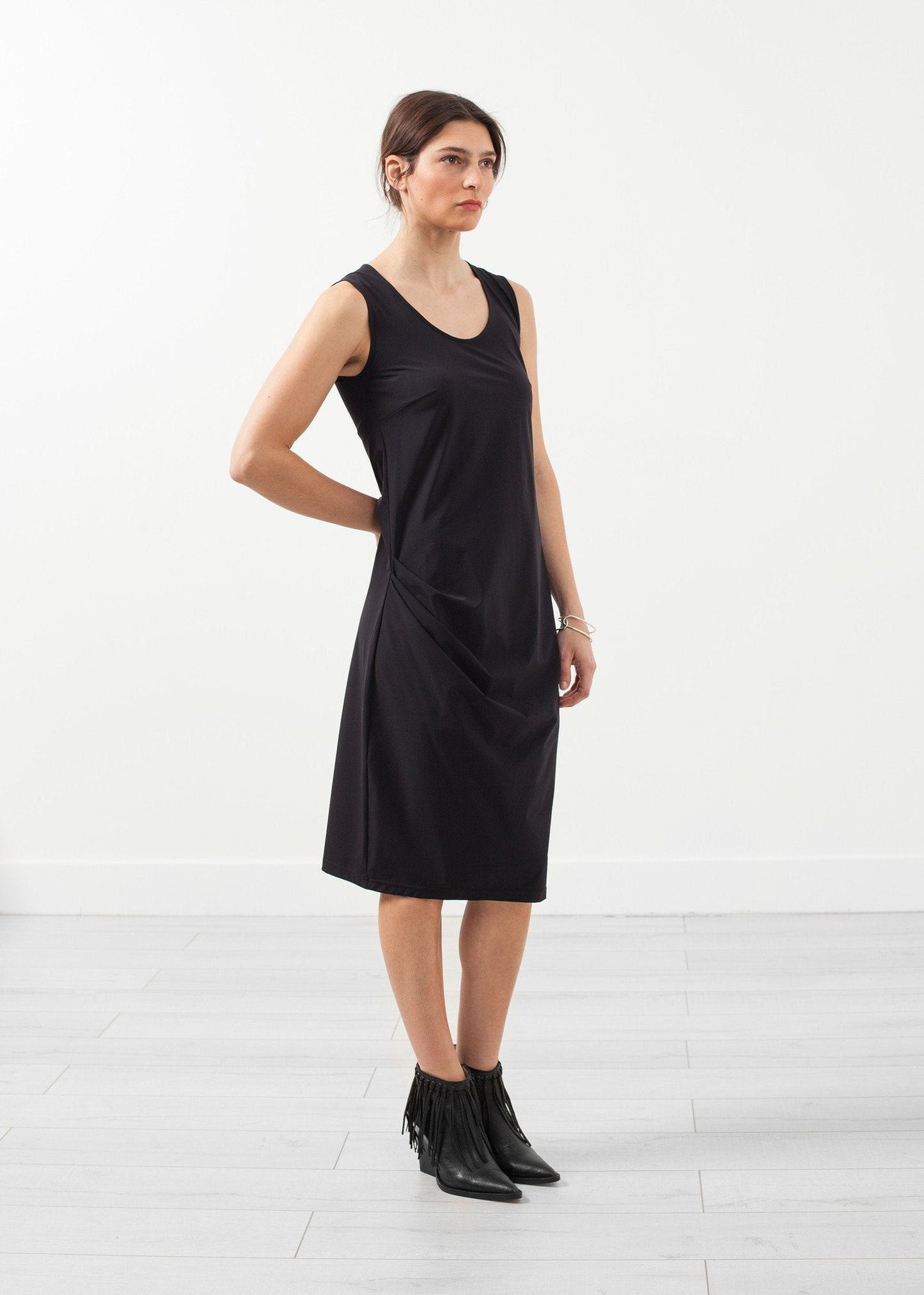 Sleeveless Fitted Dress (6707066437726)