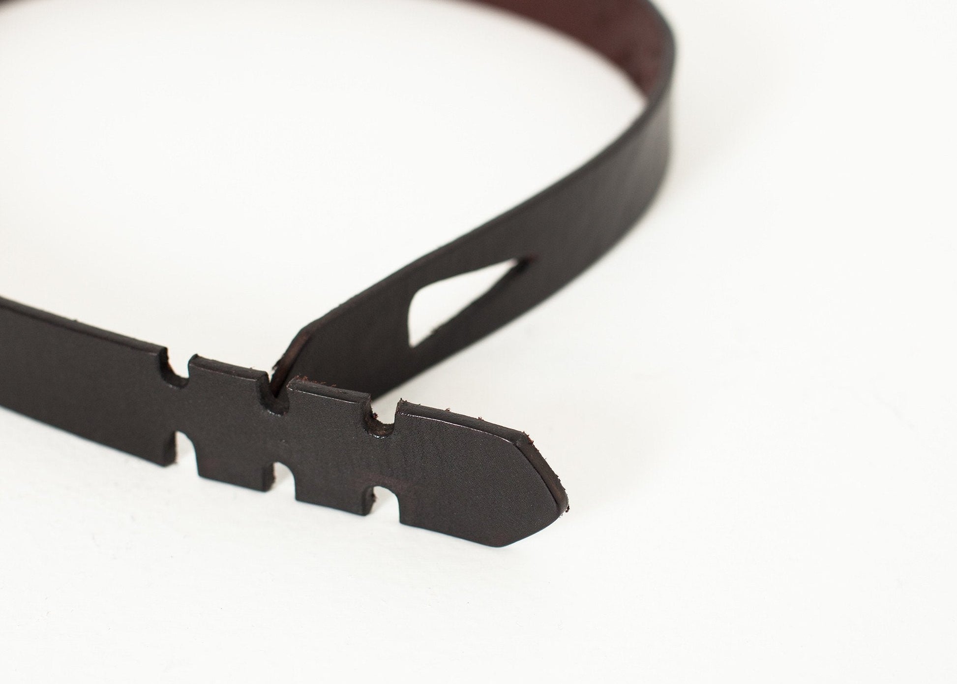 Buckle-less Belt in Black (6707093700702)